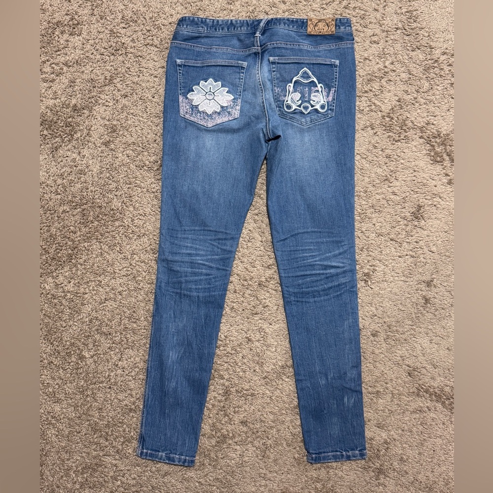 Vintage Evisu Castom made women’s skinny jeans. Sz 27